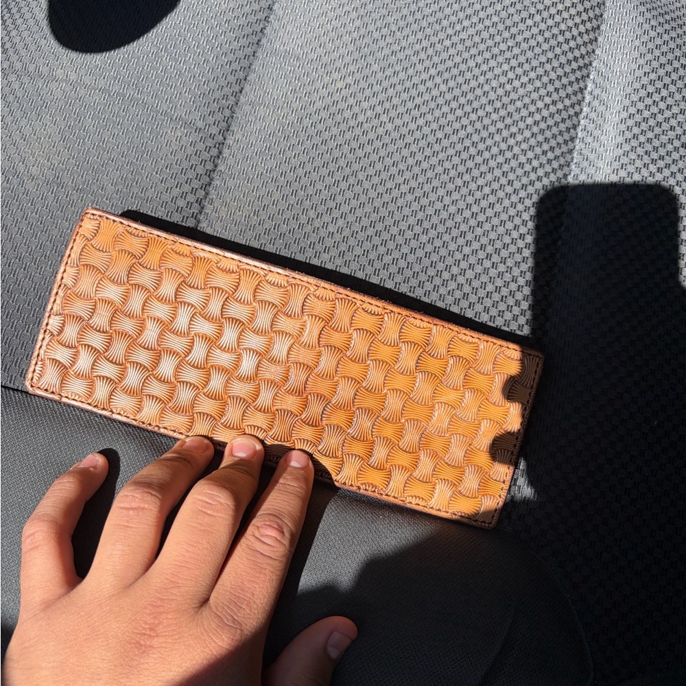 Men's Textured Tan Leather Wallet